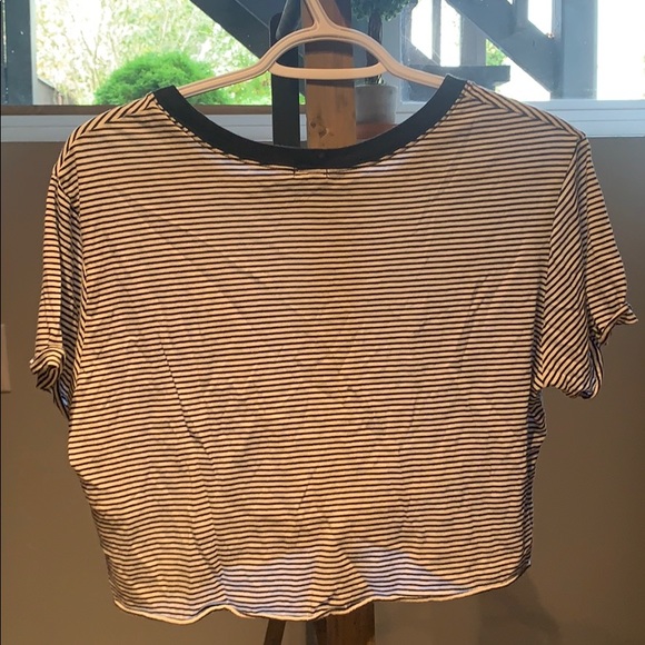 Crop top - Picture 2 of 3